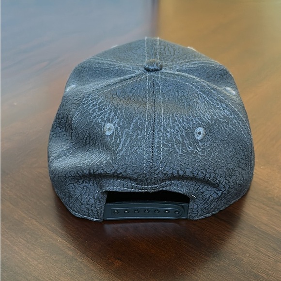 Jordan Black Hat with Structured Design and metal jumpman Logo - Picture 3 of 4